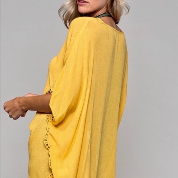 🌻LAST ONE🌻V-Neck Poncho Top w/Kimono Sleeves - Picture 4 of 5